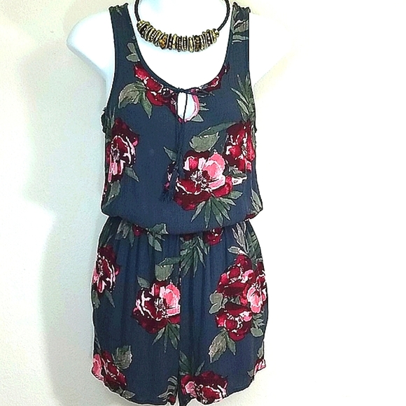 Aeropostale Romper shorts floral print lace back gray black red scoop neck - Picture 1 of 9